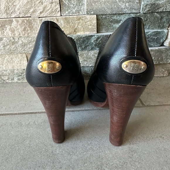 BCBG Vintage Leather Black Booties With Brown Wood Heels & Gold Accent Size 7 - Picture 6 of 8